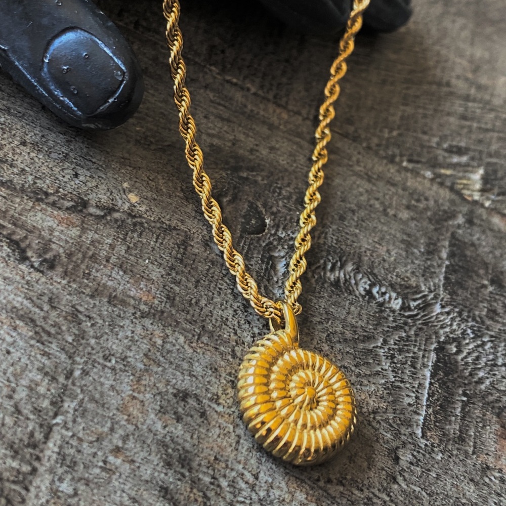NEW Gold Plated Spiral Shell Pendant Necklace - Picture 8 of 10